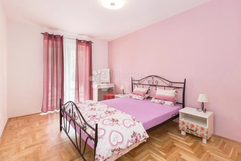 potpuno namješten i uređen stan, rabac - slika 7