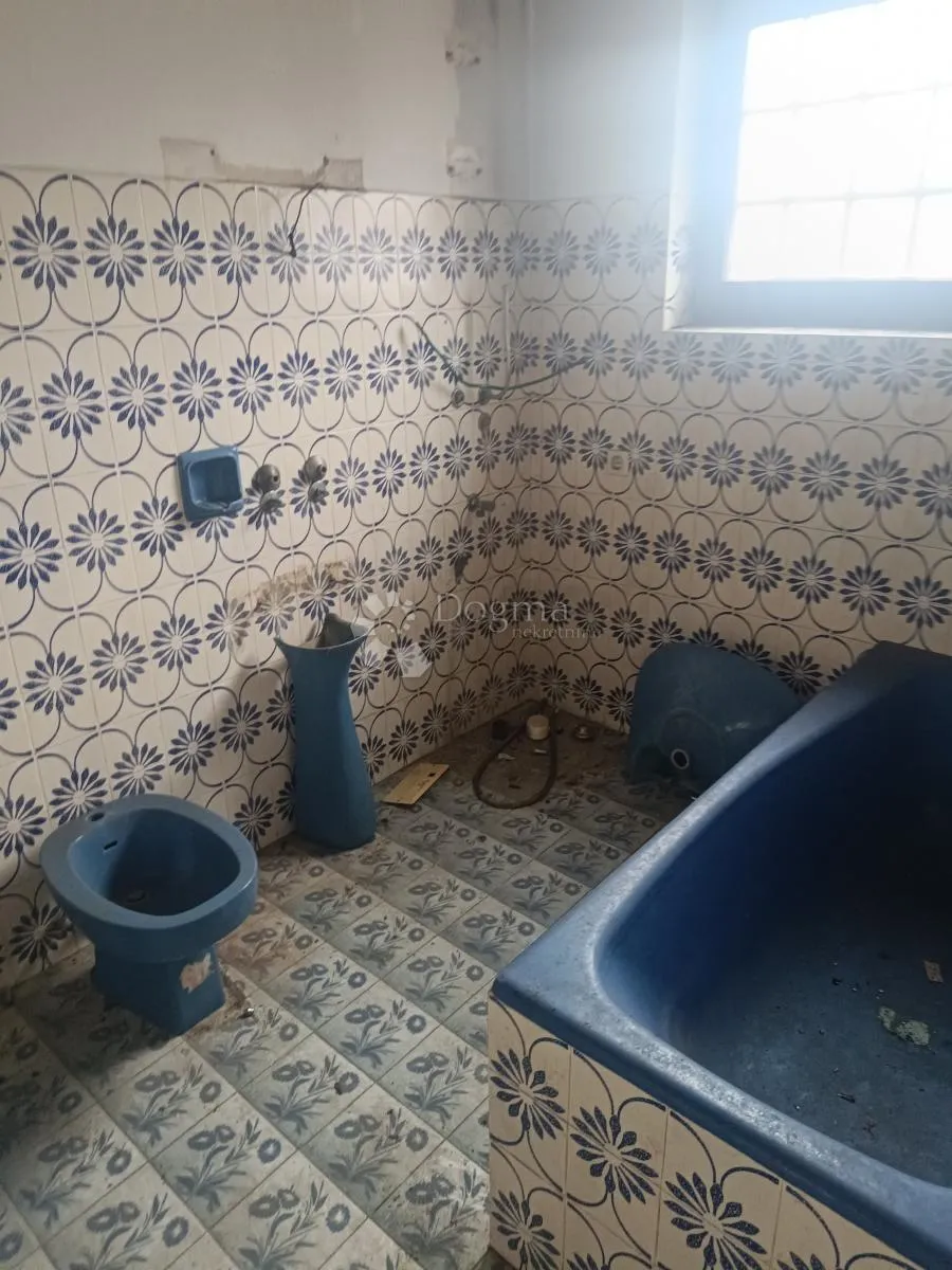prostrana kuća u glini za adaptaciju - slika 10