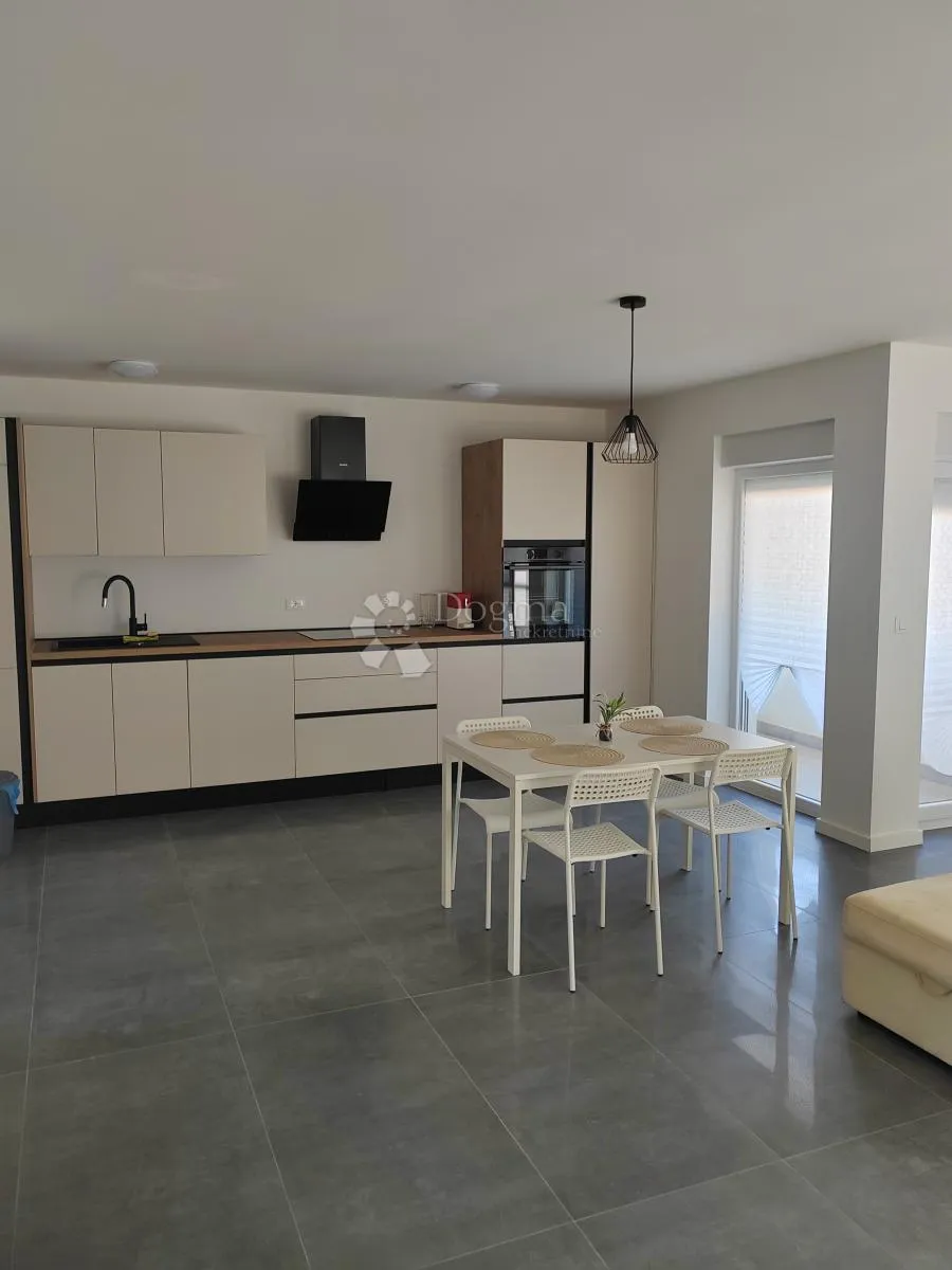 biograd na moru - stan s3 2.kat kompletno namješten - slika 5
