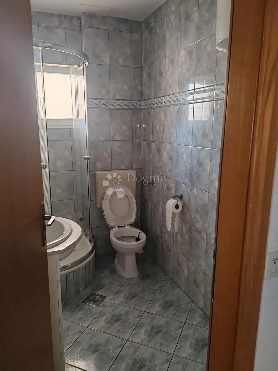 zatoglav - kuća nadomak mora sa 7 apartmana i poslovnim prostorom - slika 34