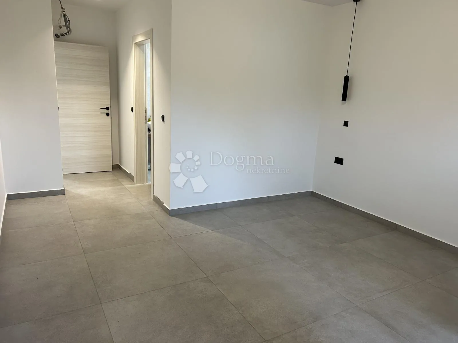istra,kršan -moderna prizemnica okružena prirodom! prilika - slika 8