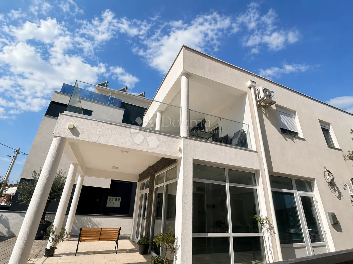 sofisticirana vila nadomak mora s 5 jedinica i investicijskim potencijalom - slika 4