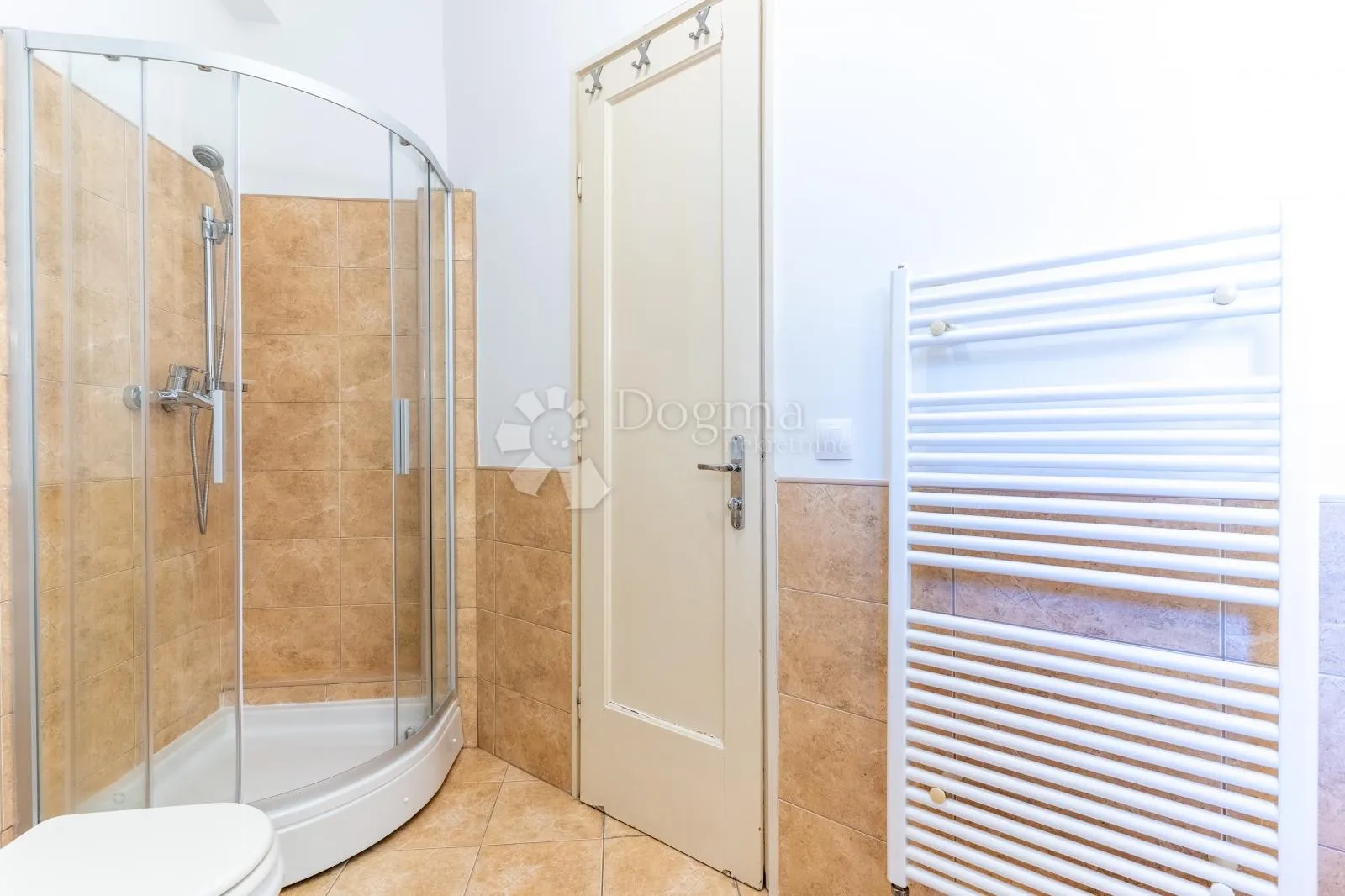 građanski stan kod branimir centra, lift - slika 9