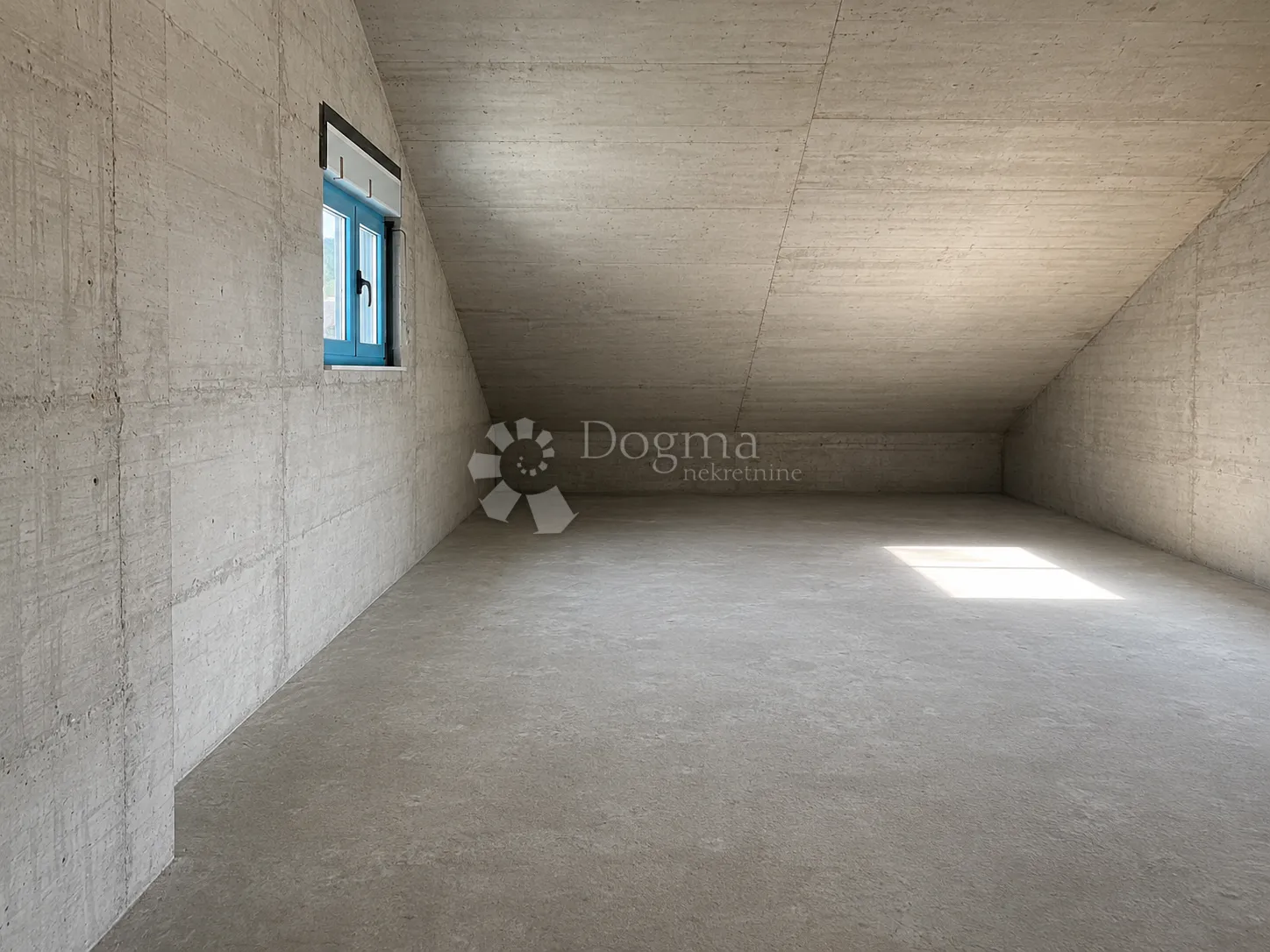 dvoetažni penthouse s panoramskim pogledom na more – baška voda - slika 6