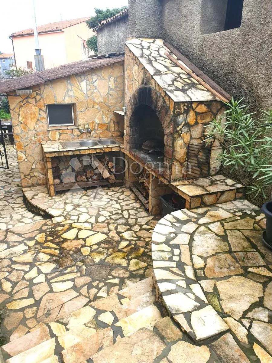 top lokacija!!! obiteljska kuća s potencijalom 150 m od mora - slika 3