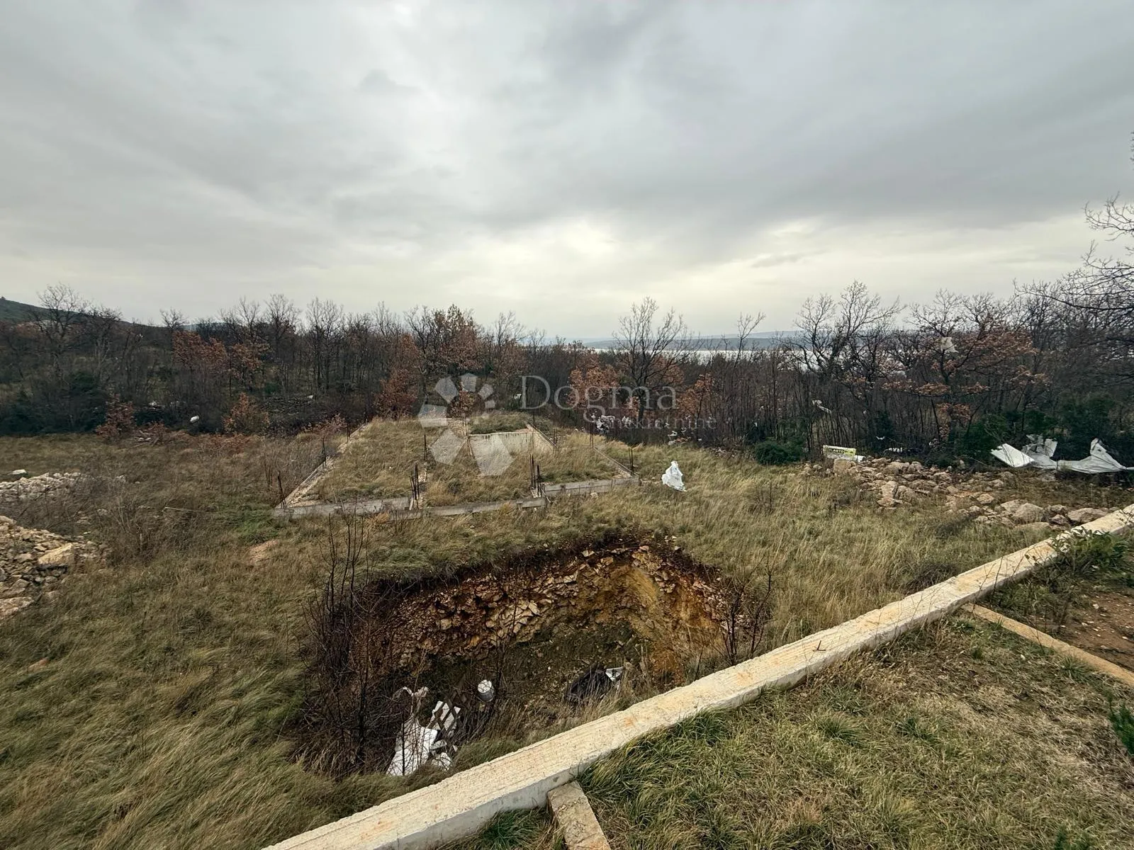 zemljište s dozvolom i temeljima pogled more - slika 5