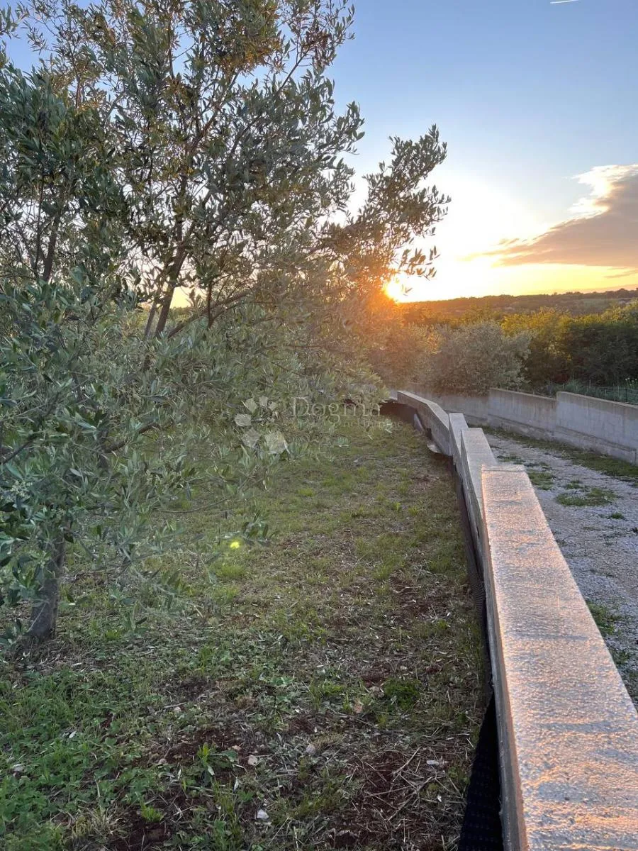 samo kod nas! građevinsko zemljište 1,5 km od mora - slika 9