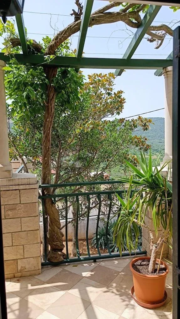 kuća s 4 apartmana - marina - slika 13