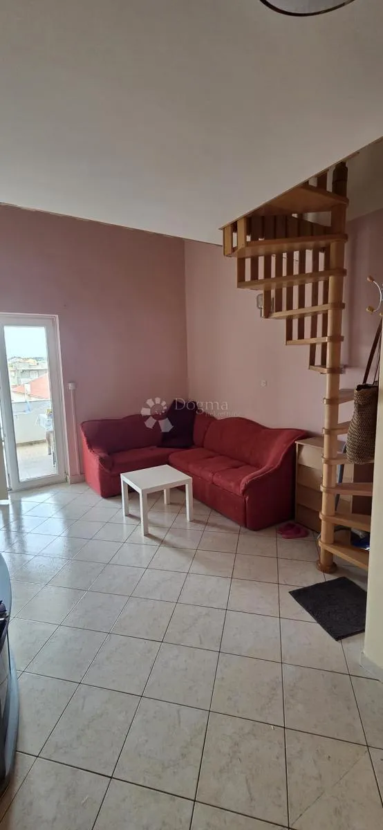 trosobni stan u novalji - slika 4