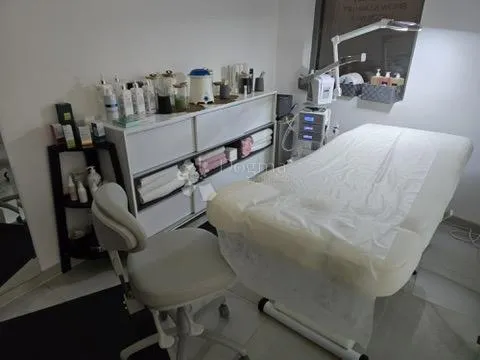 iznajmljuje se vrhunski opremljen kozmetički salon u srcu grada - slika 8