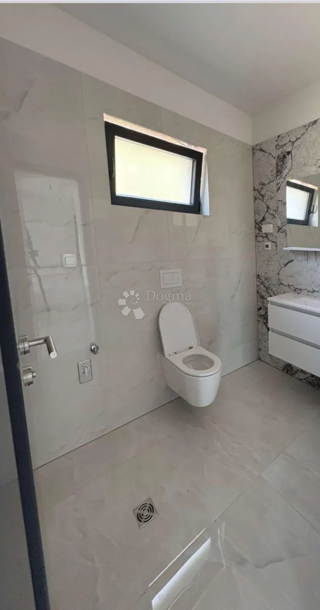 kuća s bazenom - pogled more - krk - slika 5