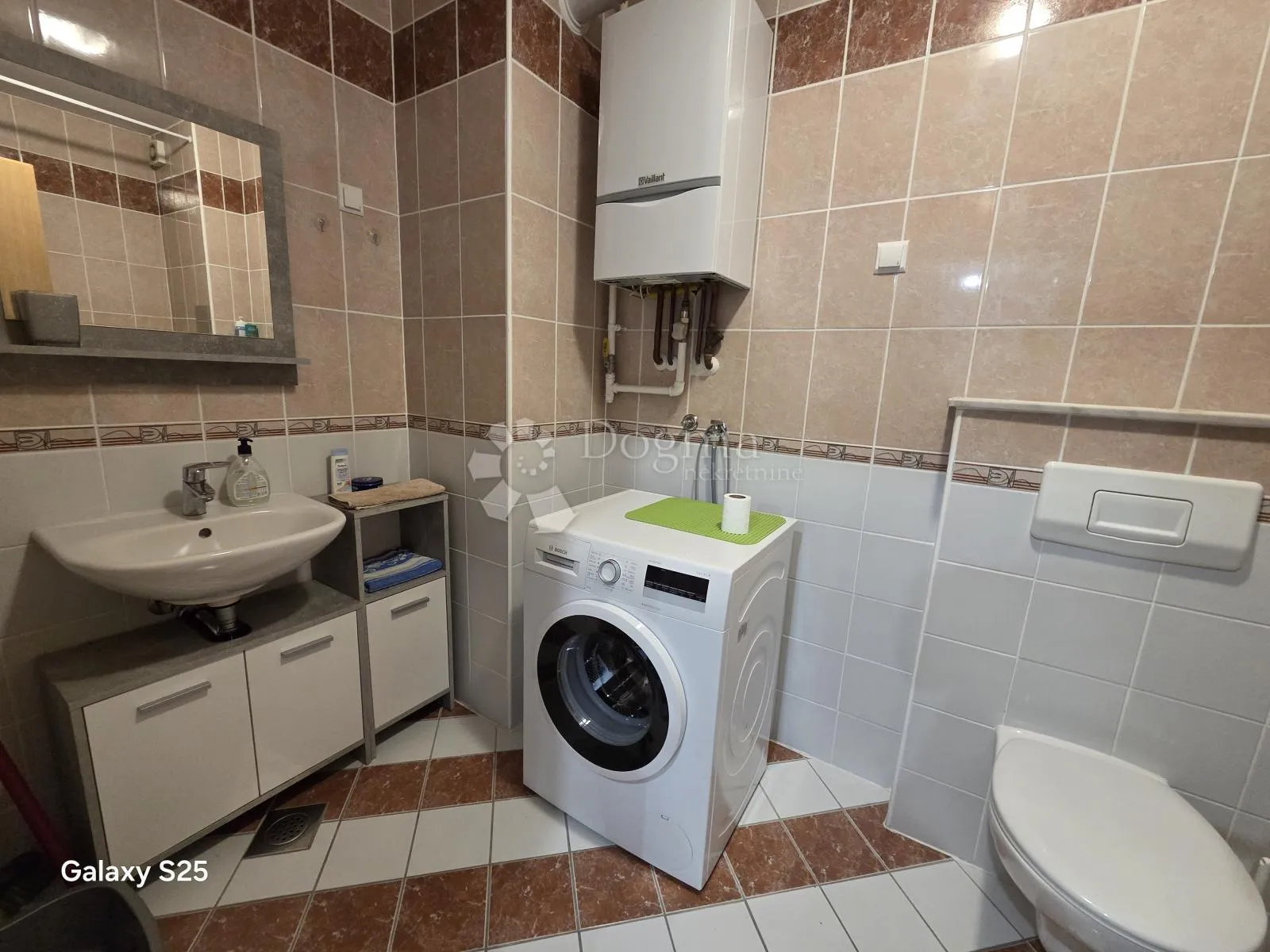 dugo selo dvosoban stan 51 m2 sa garažnim parkirnim mjestom i ostavom - slika 10