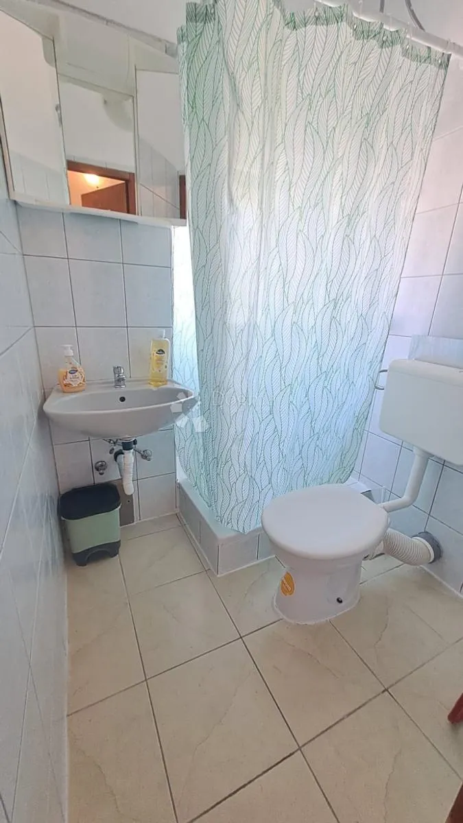 četverosoban stan u centru pule - 4 studio apartmana - slika 14