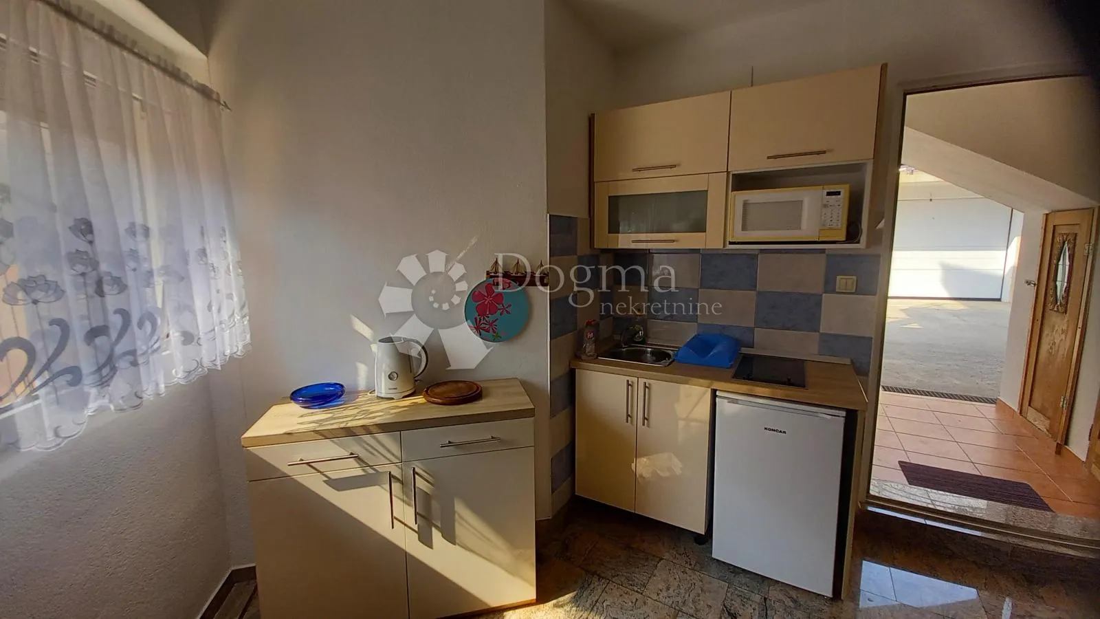apartmanska kuća sa velikom okućnicom - slika 16