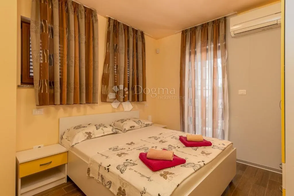 stan (b) 200 metara od mora s pogledom, 1. kat - slika 9