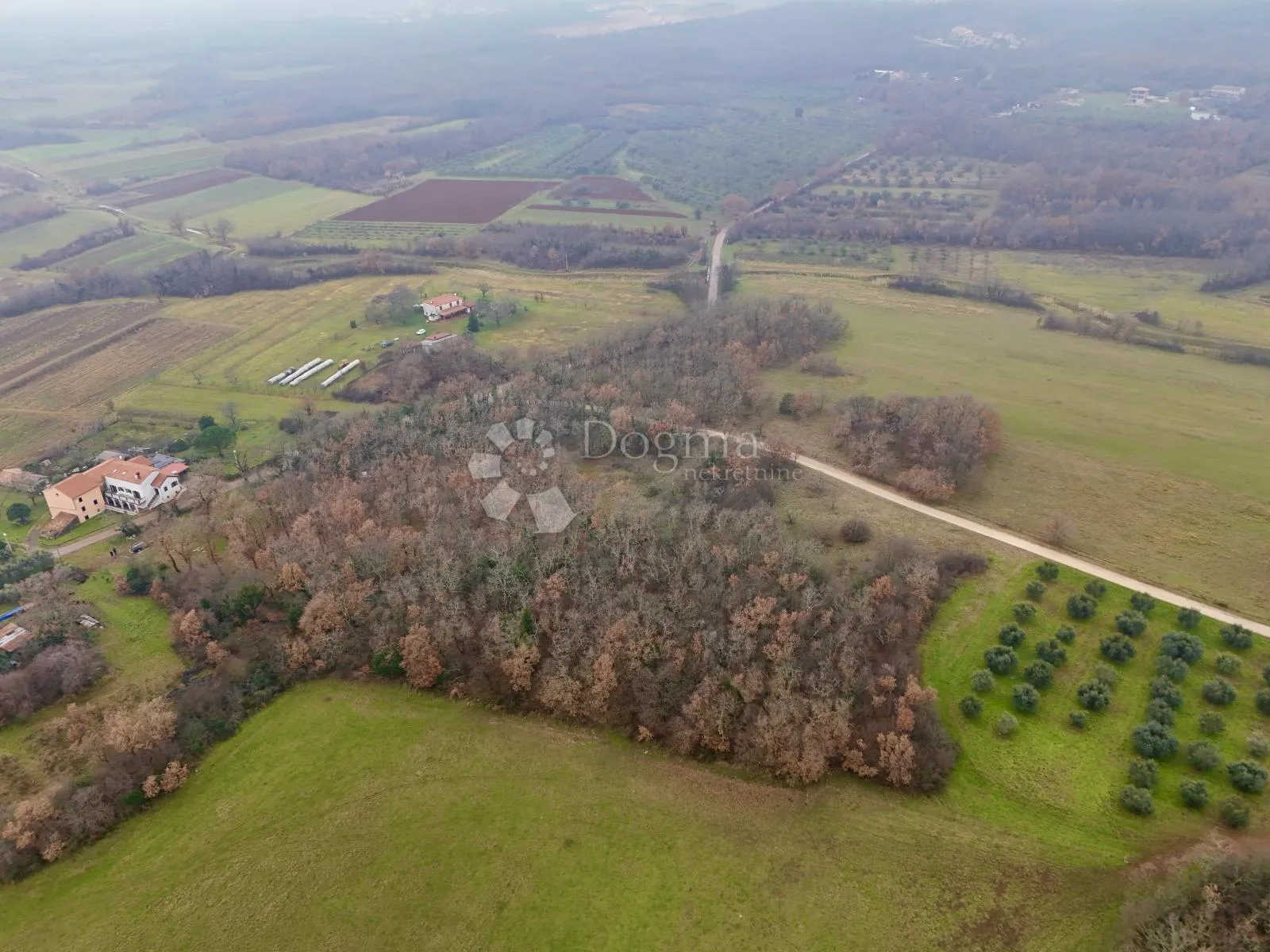 građevinsko zemljište 414m2 + poljoprivredno 1725m2 , u komadu - slika 4