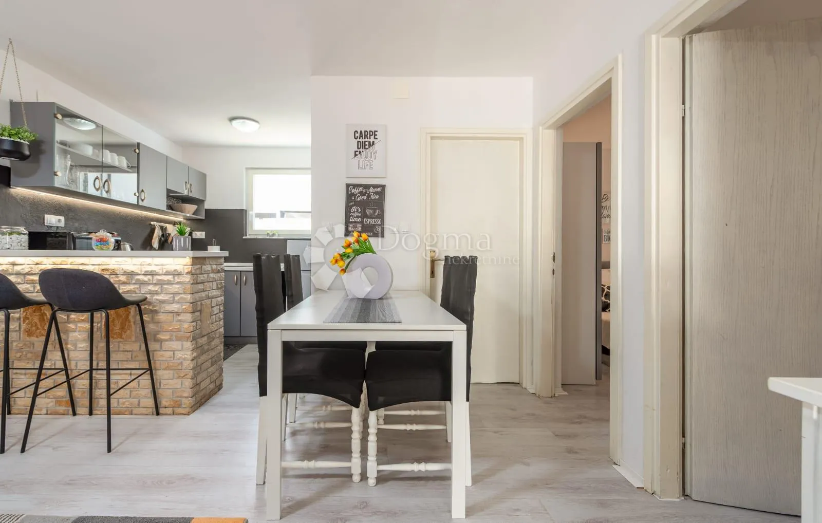 tri apartmana s bazenom - slika 16