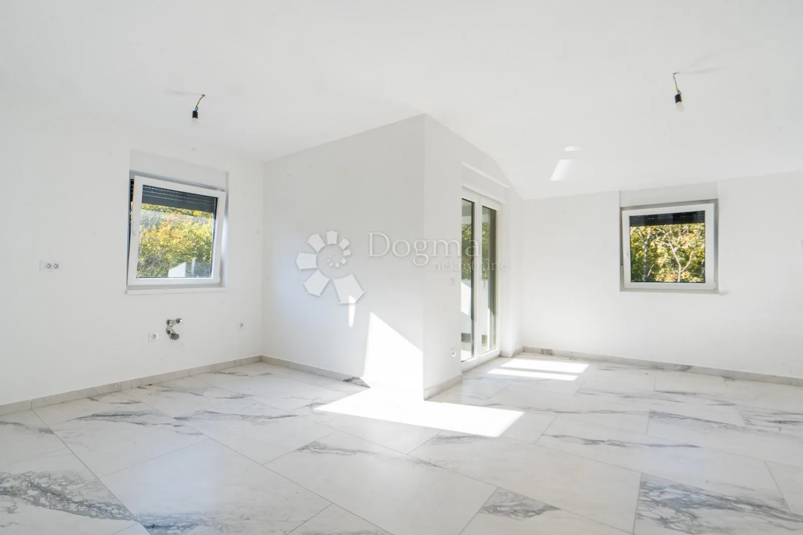 apartman - novogradnja - izuzetno mirna lokacija - slika 2