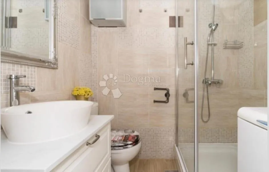 prodaja dva zasebna apartmana s pogledom na more - slika 27
