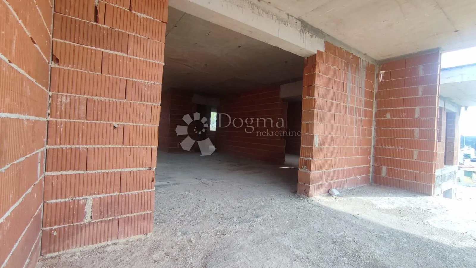 kuća u roh bau fazi/poslovno -stambeno - slika 5