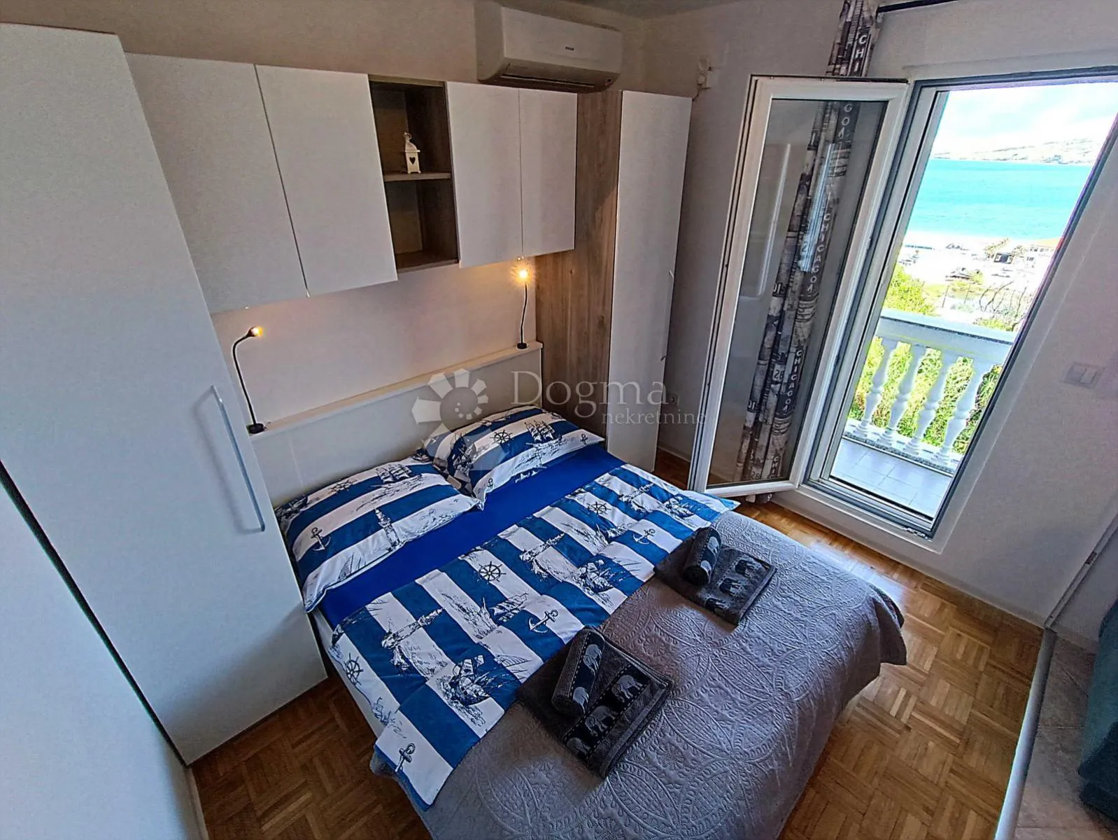otok pag kuća sa 4 apartmana - slika 4