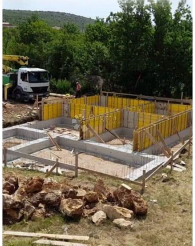 zemljište s dozvolom i temeljima pogled more - slika 7