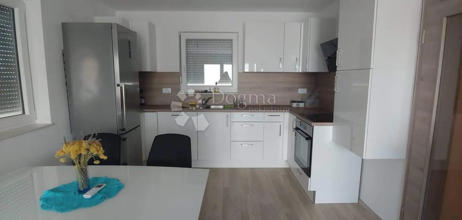 lijepi apartman sa terasom u novogradnji u barbatu - slika 2