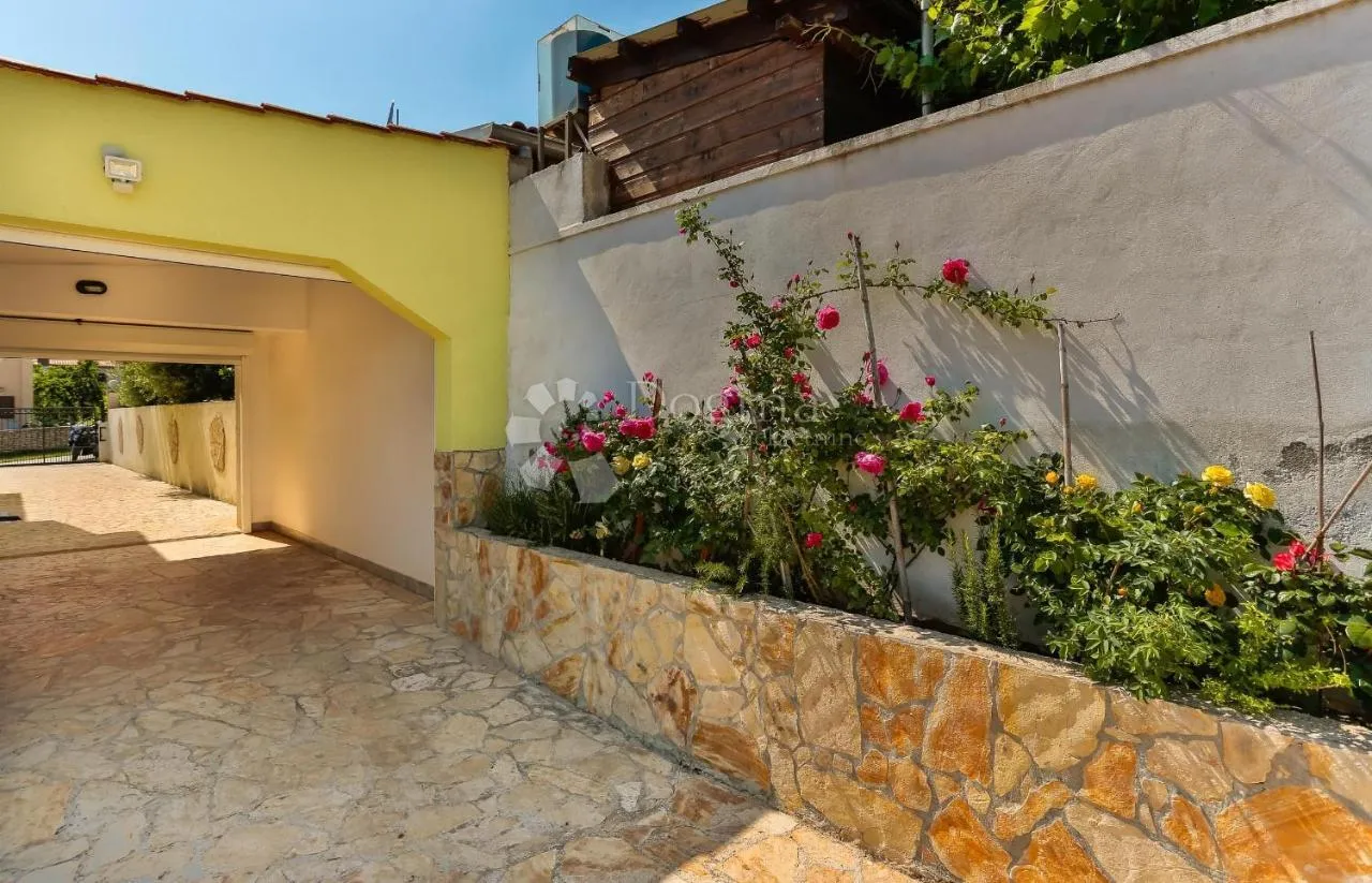 kuća s bazenom za najam na prodaju! - slika 13