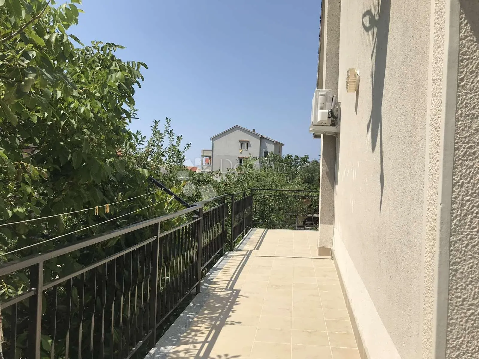 odlična apartmanska kuća u loparu - slika 11