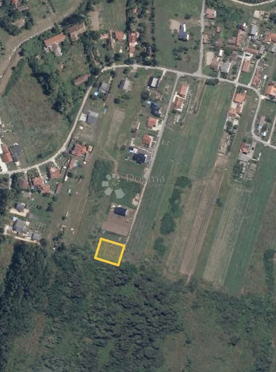 GRAĐEVINSKO ZEMLJIŠTE LEKENIK- 1038 m²
