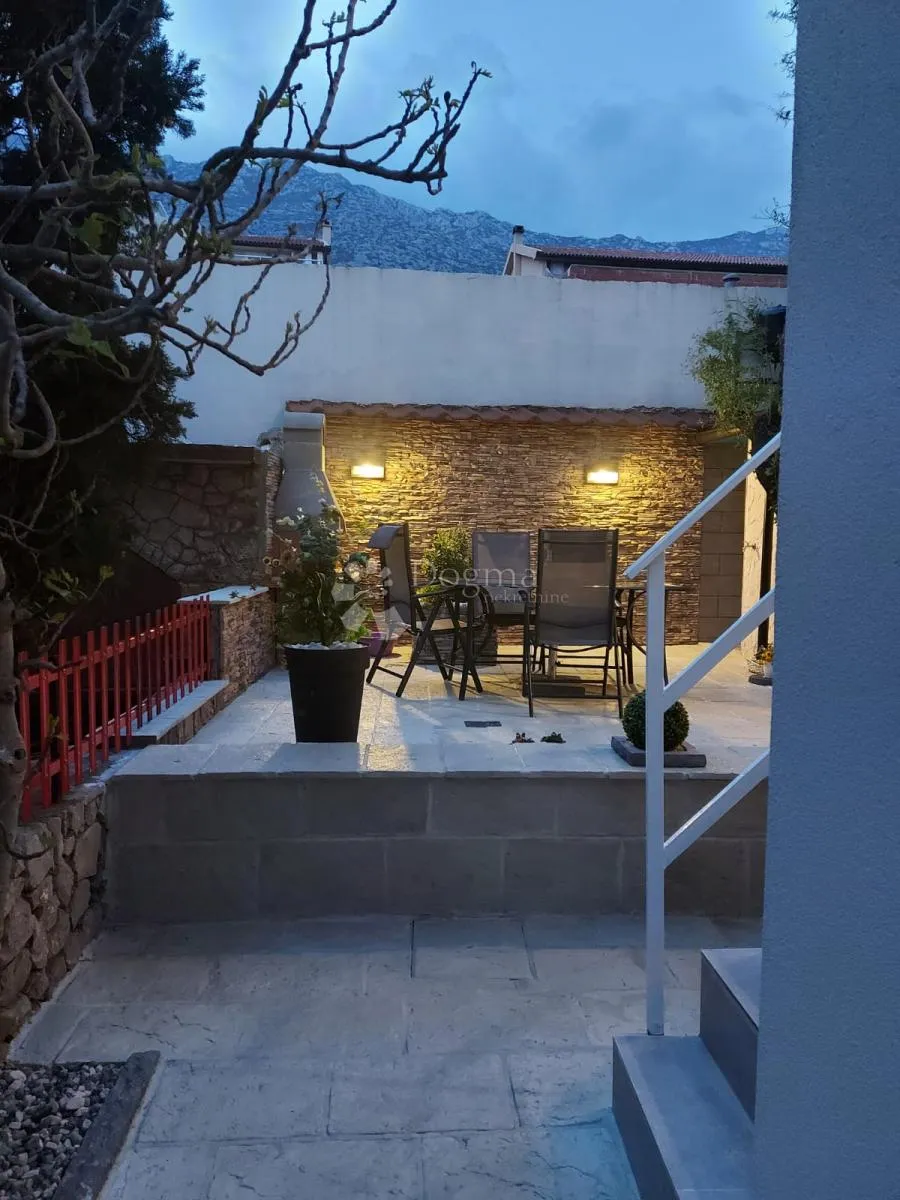 karlobag ribarica kuća sa 6 app u blizini mora - slika 19