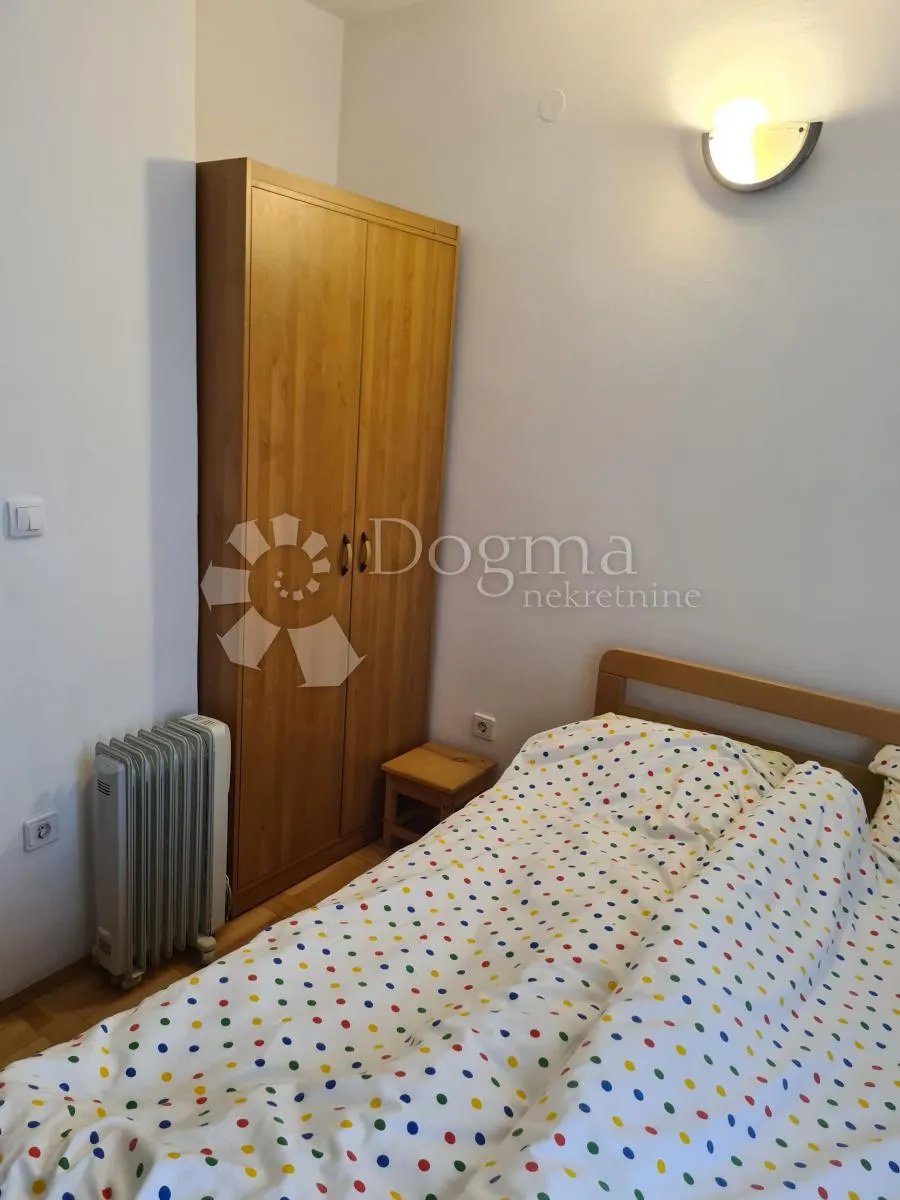 šibenik centar - kamena kuća blizu rive - slika 17