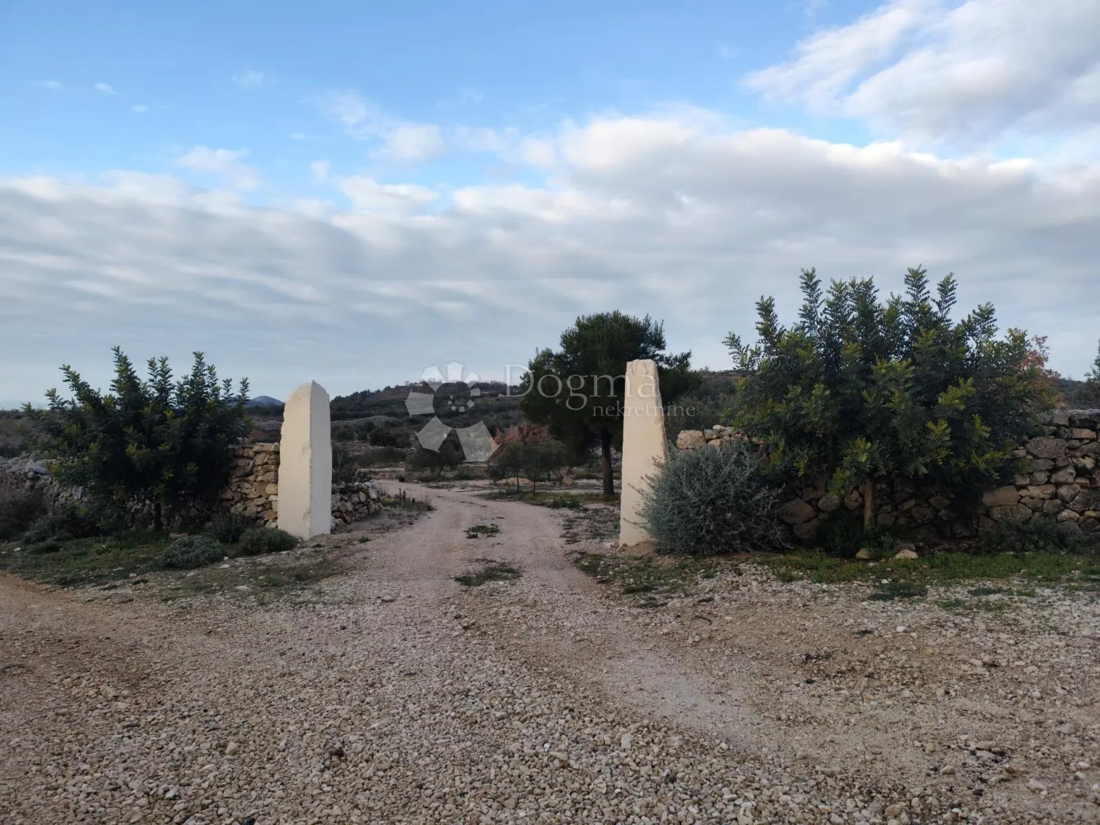 zaton kod šibenika - imanje s projektom za turistički resort - slika 4