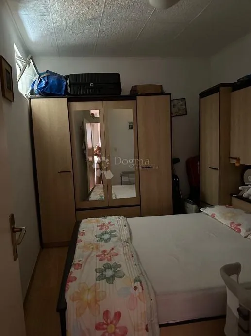 dvosoban stan u centru grada - slika 6