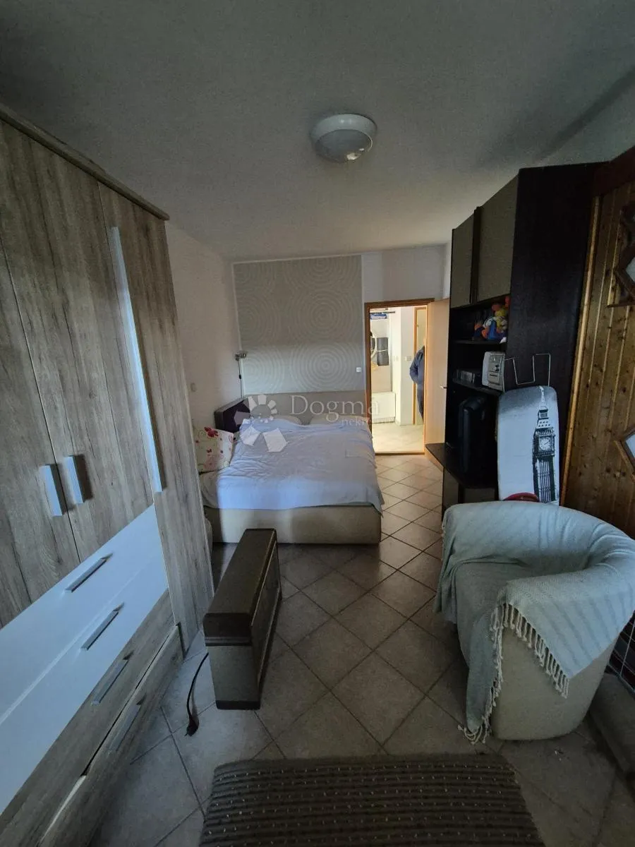 dvije kuće u nizu odlična investicija - slika 32