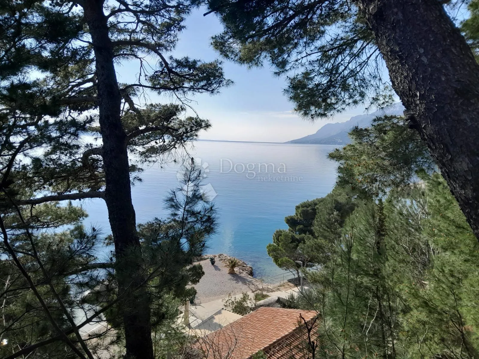 građevinsko zemljište brela 1070m2 - slika 1