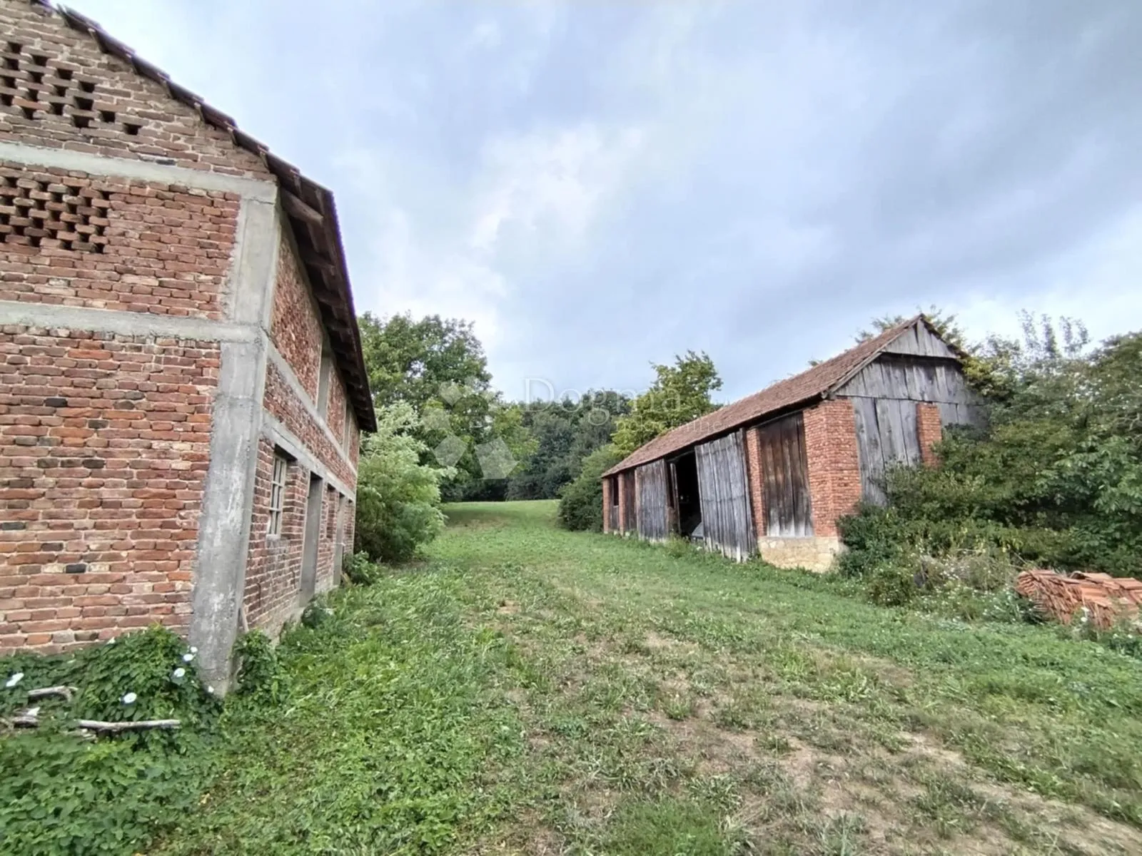 kuća za adaptaciju u gornjem fodrovcu–katnica+gospodarski objekti - slika 9