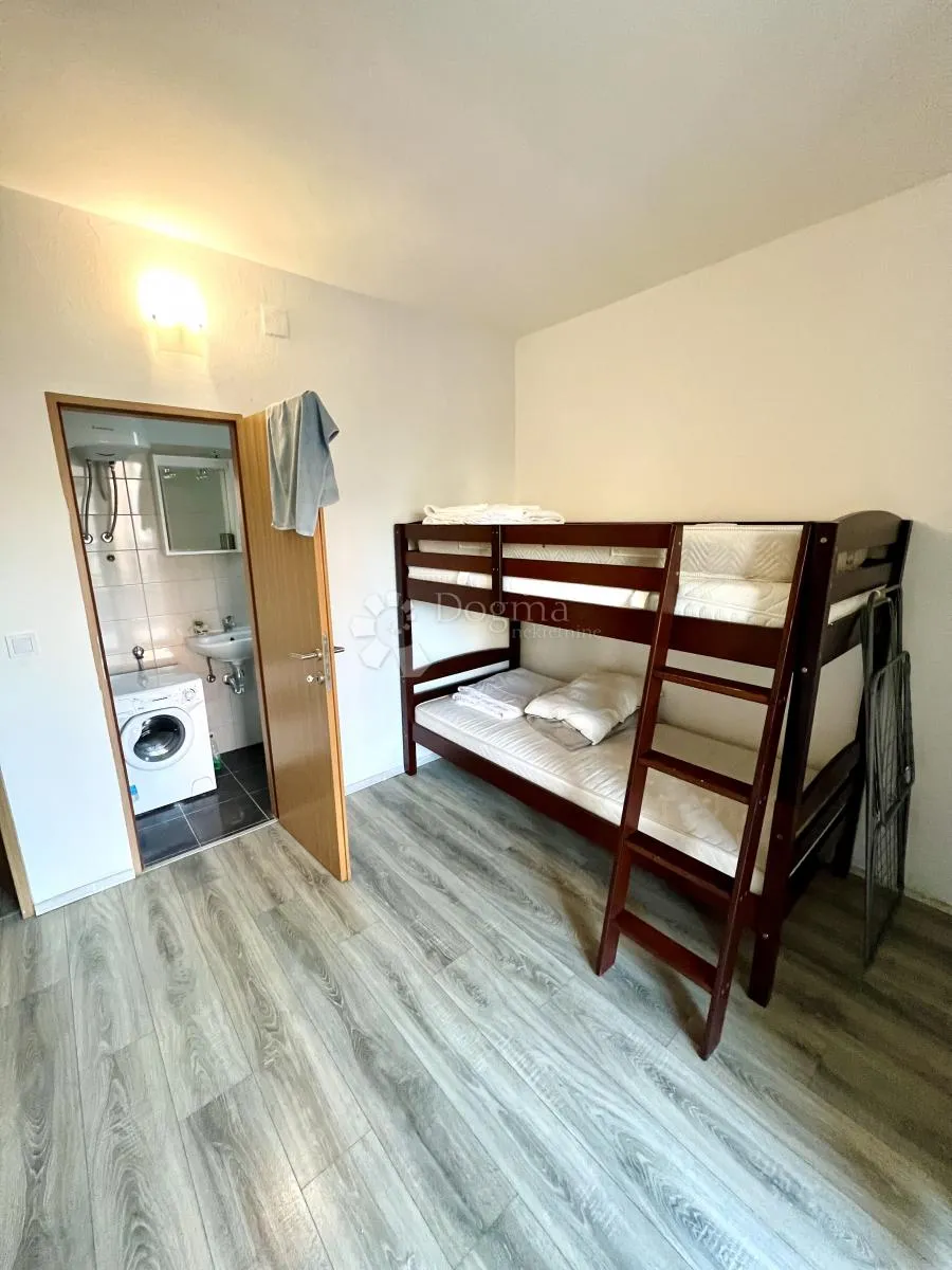 trosoban stan u rovinju - blizina plaže cuvi - slika 11
