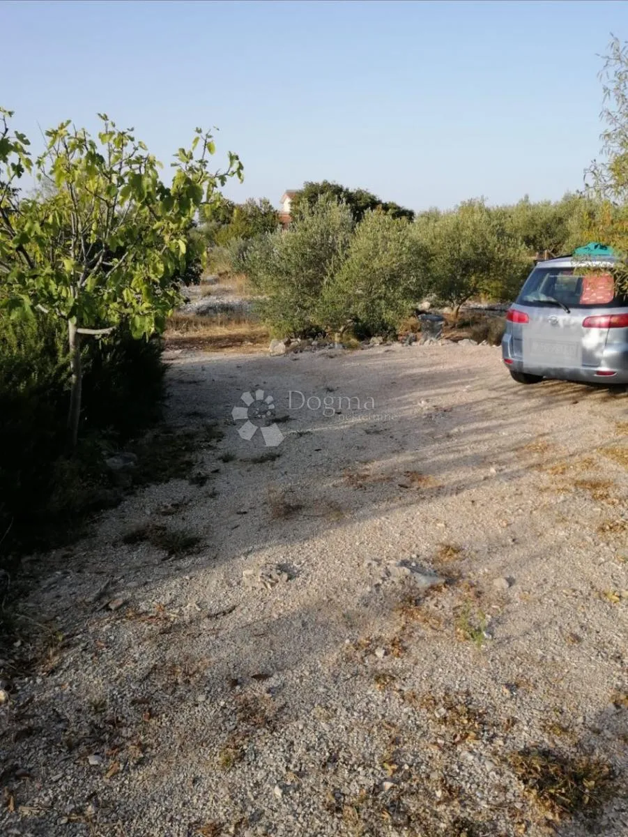 kuća s velikim građevinskim zemljištem – čista velika (vodice) - slika 6