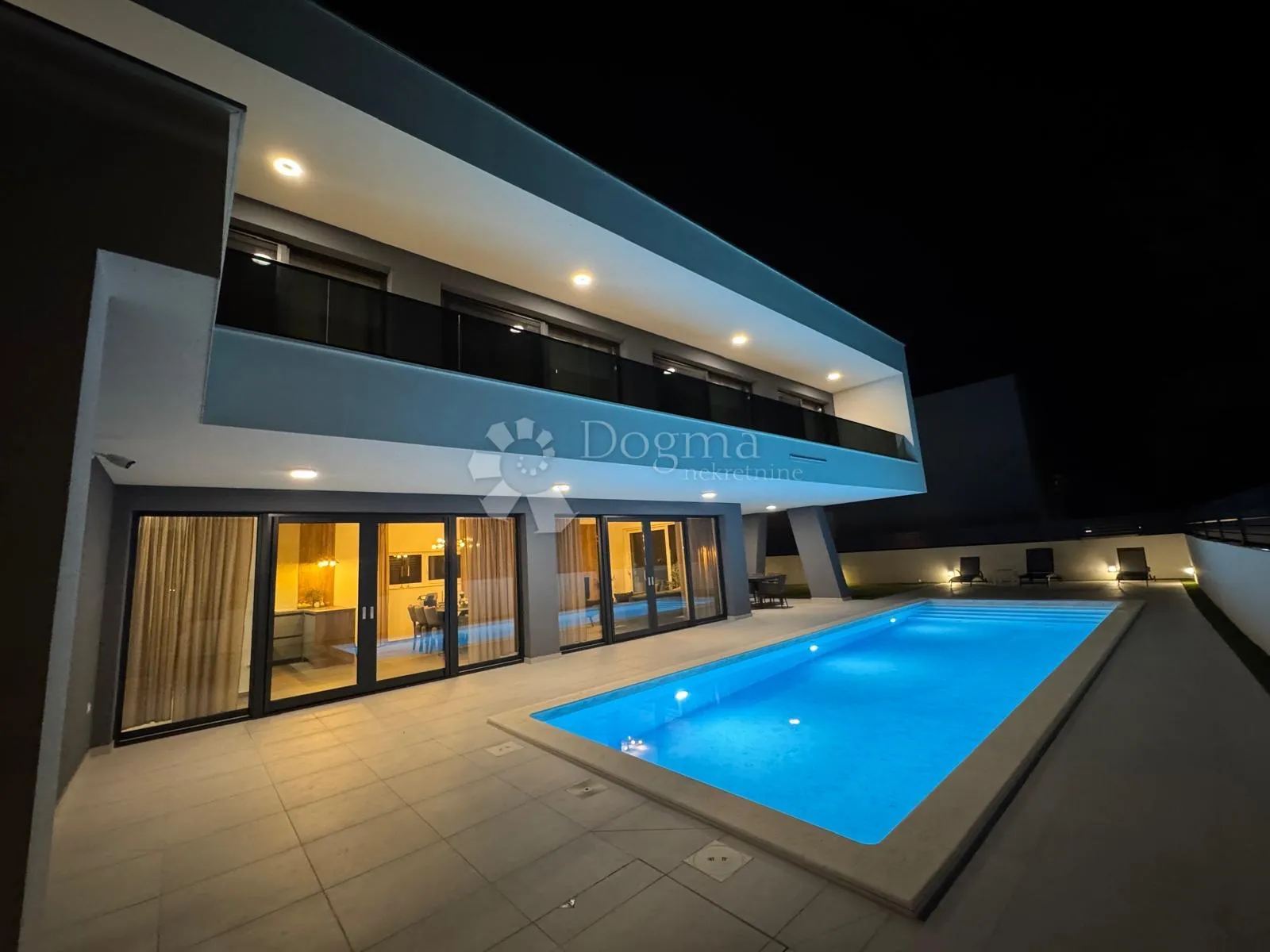 zadar zaton - moderna vila s grijanim bazenom u novogradnji! - slika 45