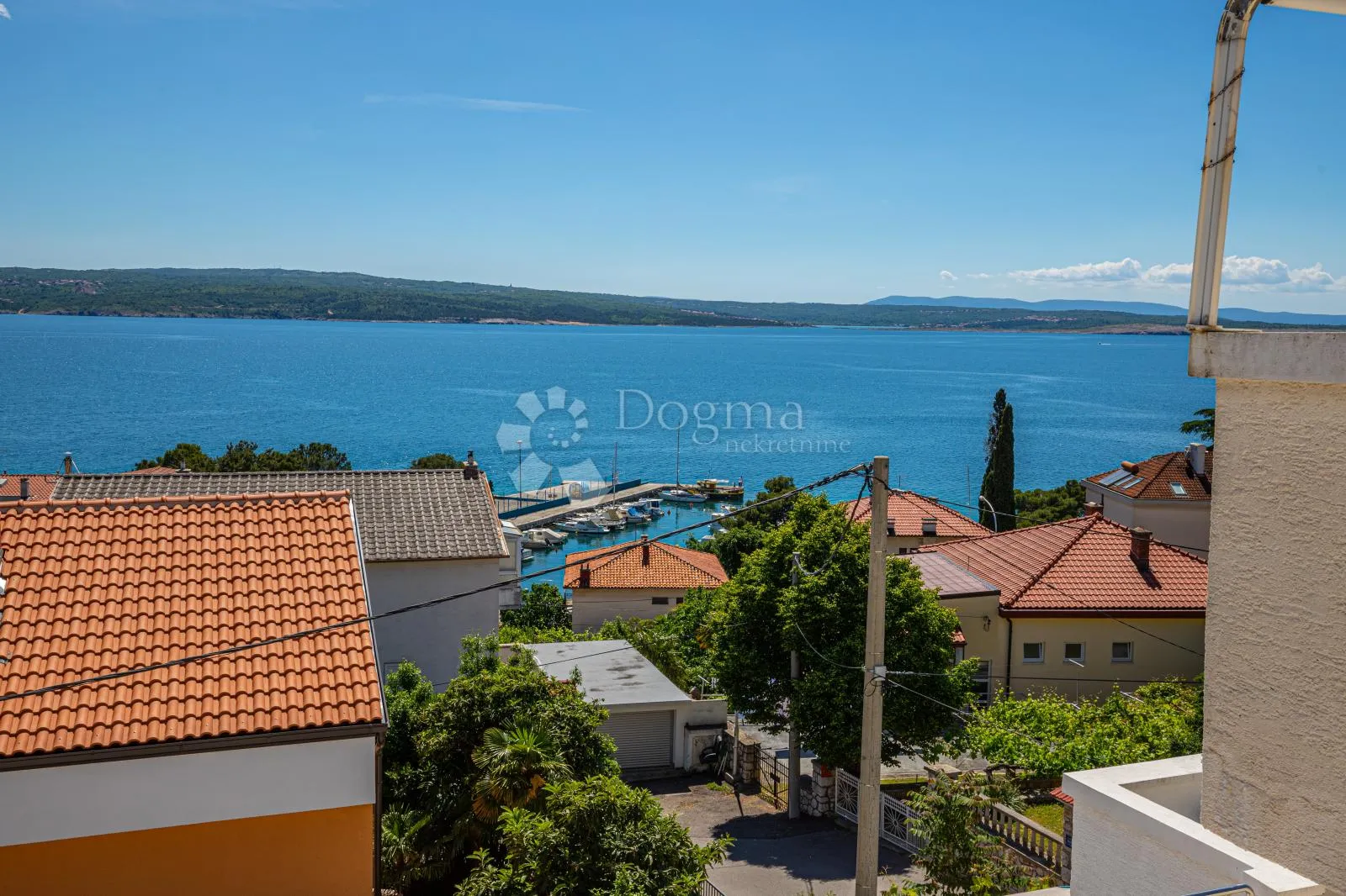 apartman sa galerijom i prekrasnim pogledom na more - slika 5