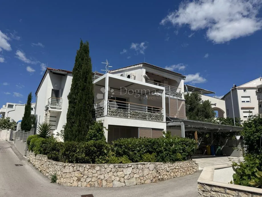 brodarica - šibenik - prekrasna kuća uz more - top lokacija - slika 5