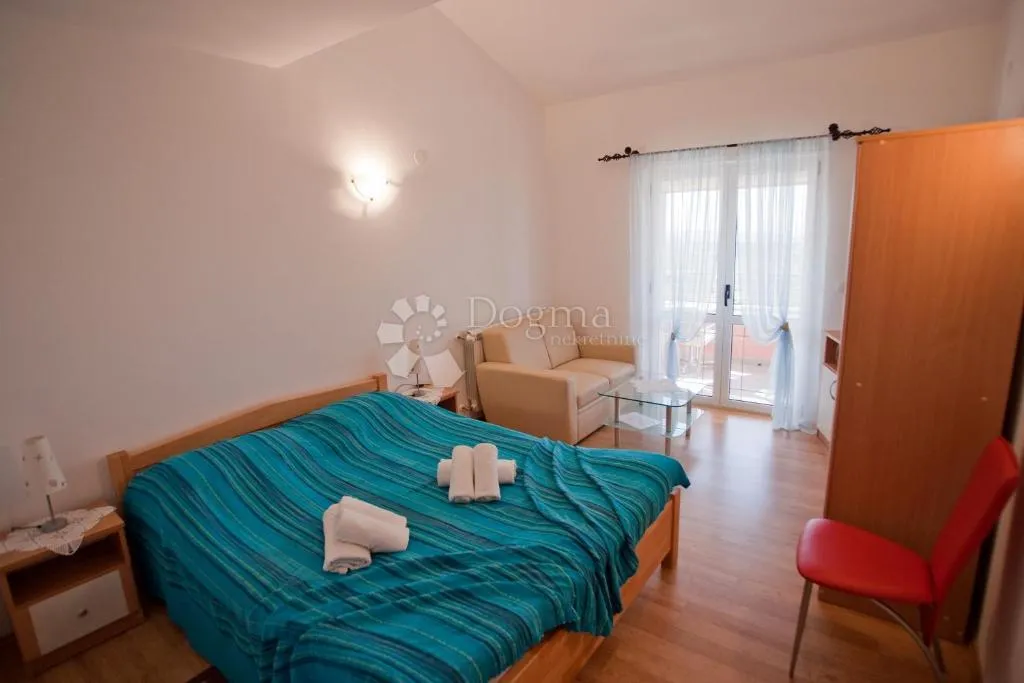 prodaje se – vila s neprocjenjivim pogledom na more, otoke i primošten - slika 12