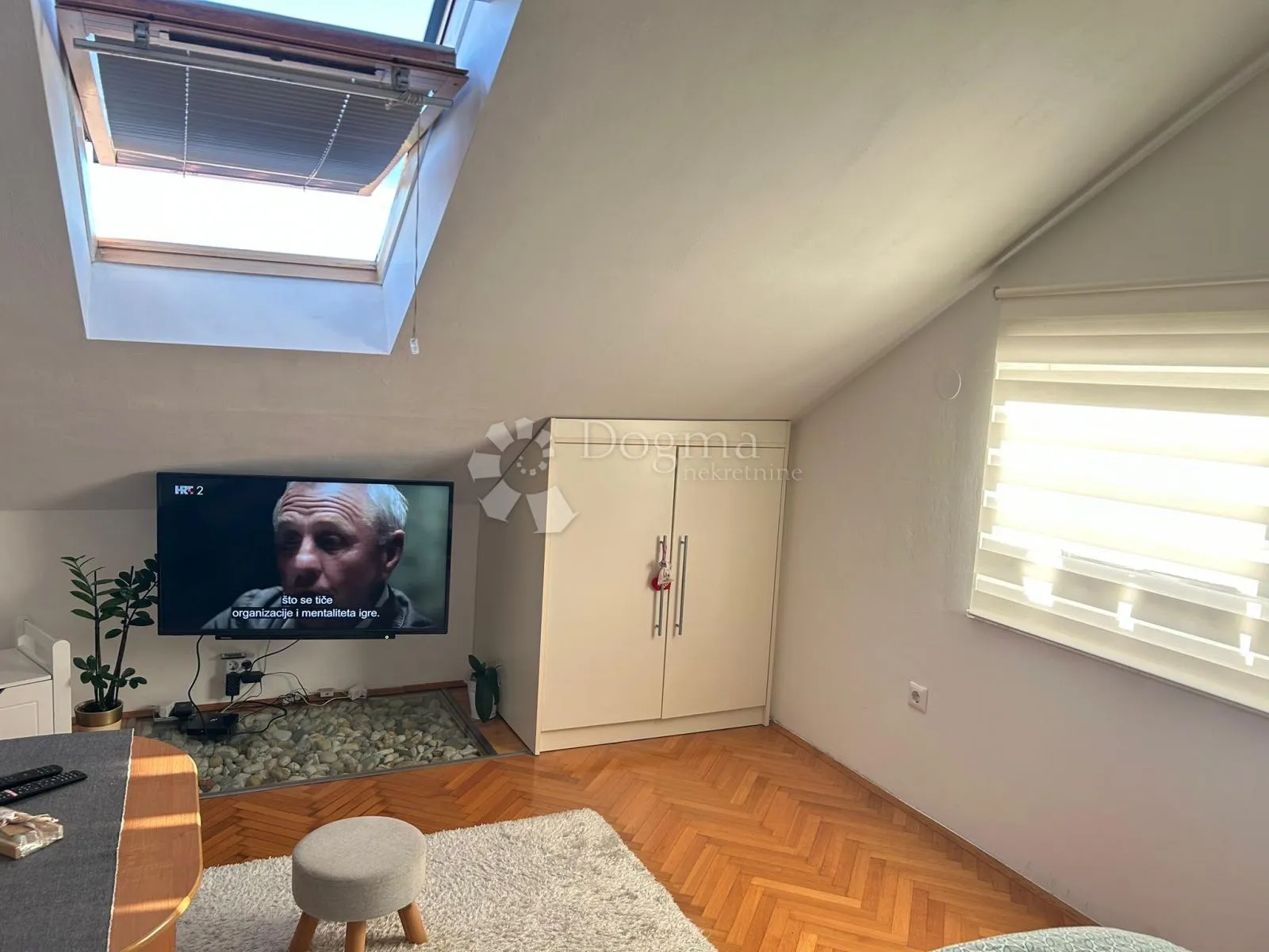 trogir – potkrovlje, 2s stan, parking, odlična lokacija - slika 3