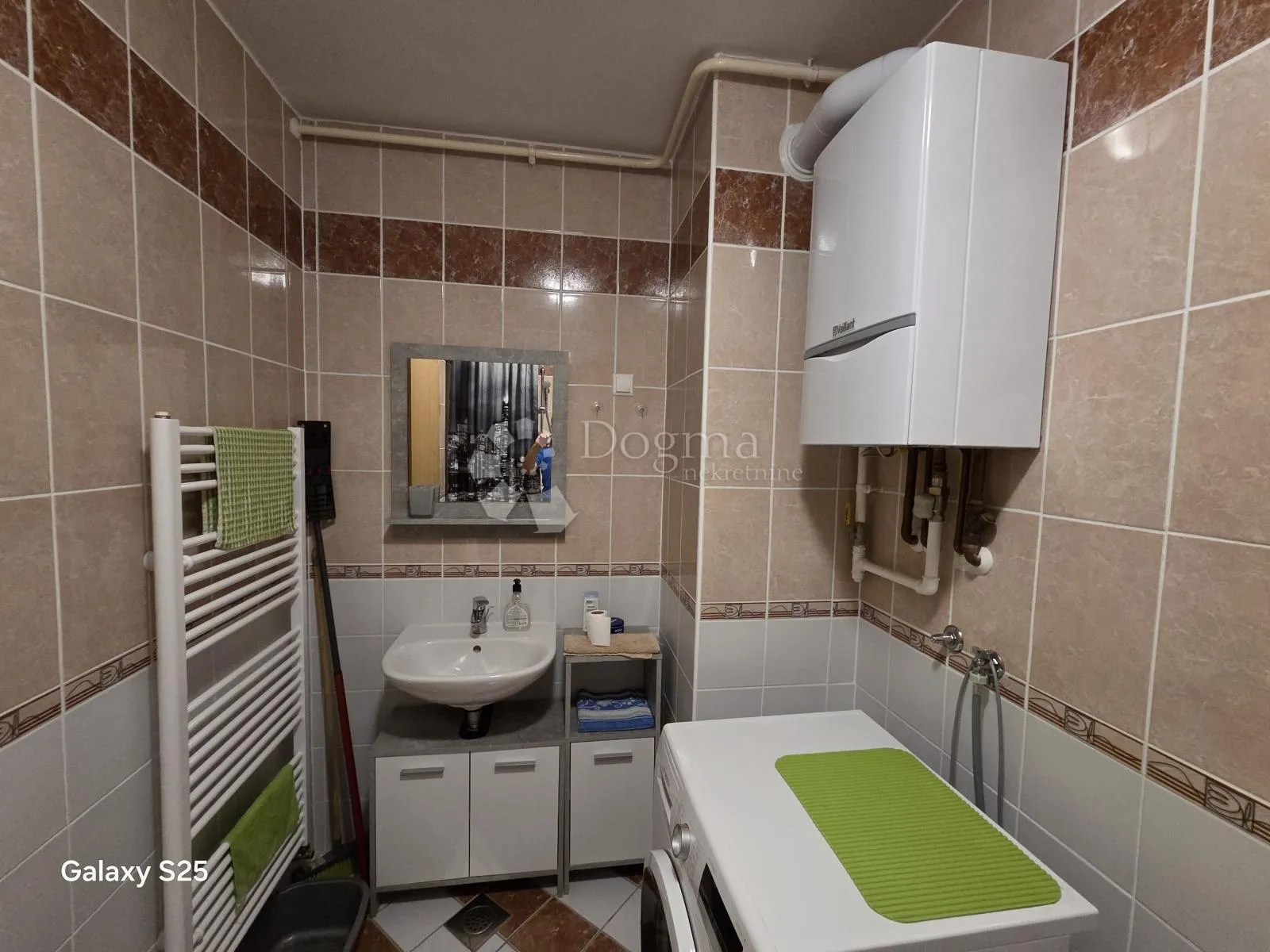 dugo selo dvosoban stan 51 m2 sa garažnim parkirnim mjestom i ostavom - slika 13