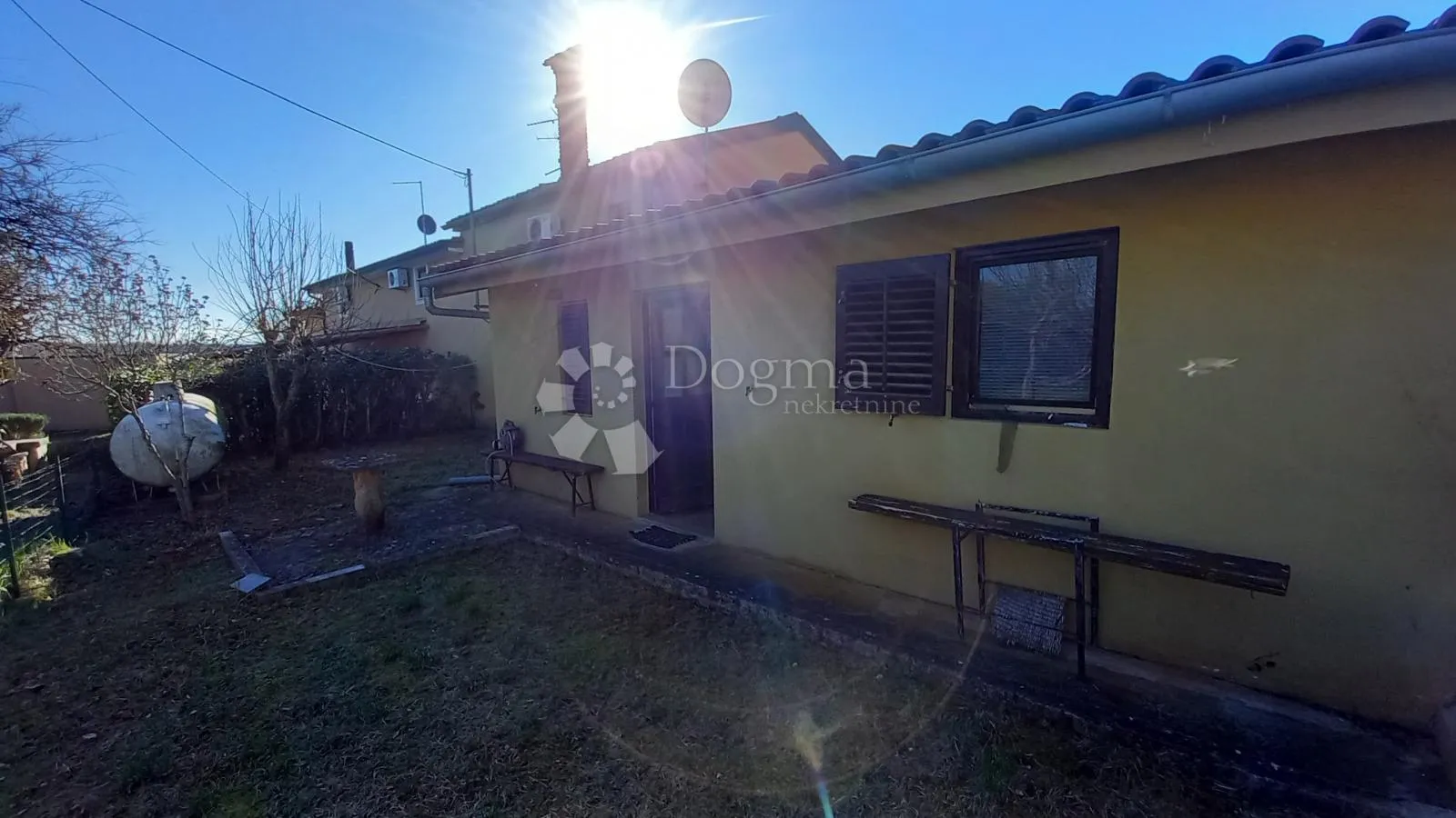 prostrana kuća s dva apartmana u mirnom okruženju blizu brtonigle - slika 31