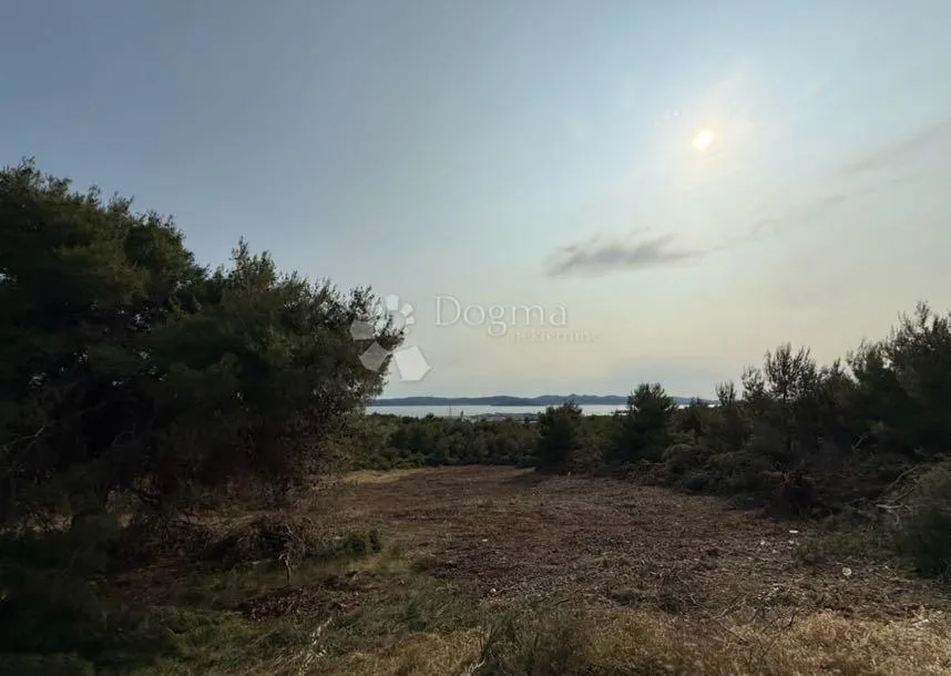 građrvinsko zemljište s panoramskim pogledom crno - slika 3