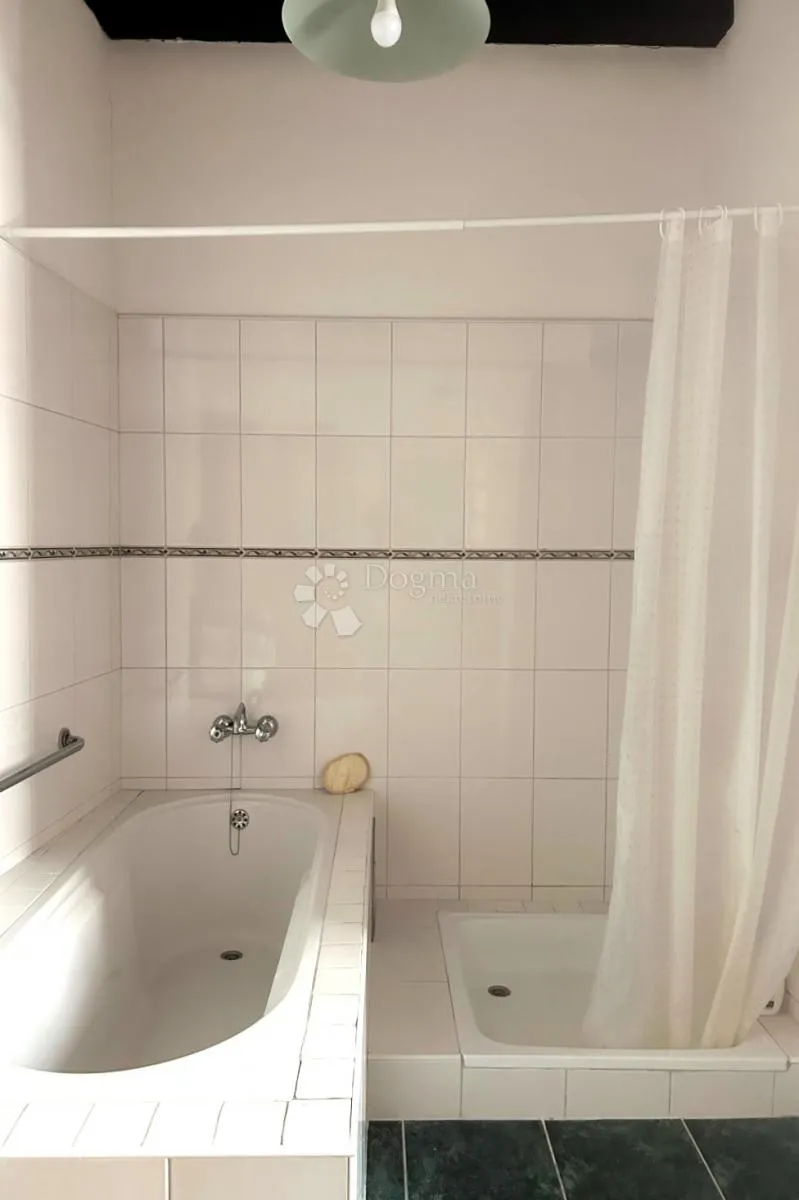 rovinj – unikatna kuća s vrtom u srcu starog grada - slika 23