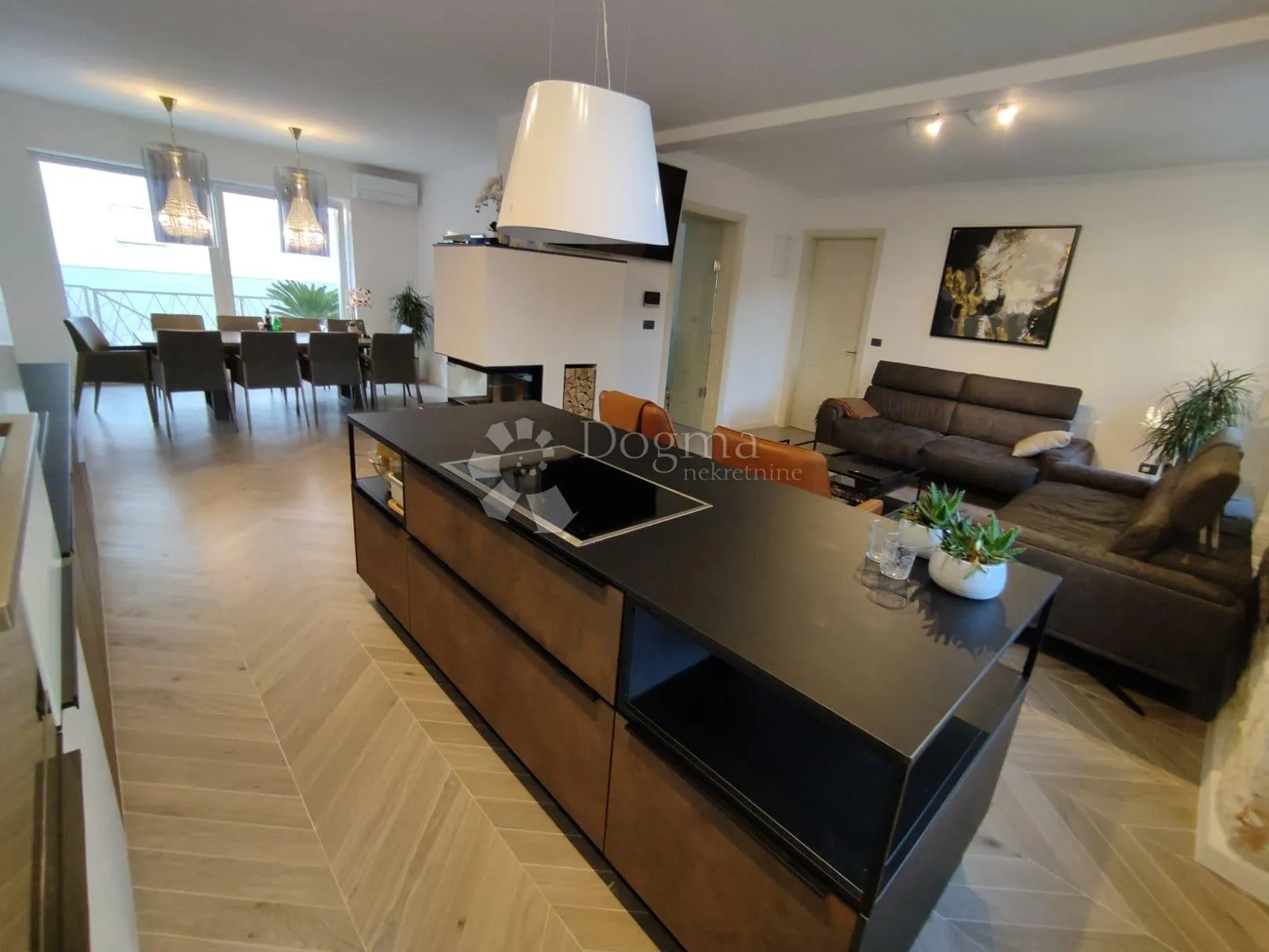 potpuno renovirana austrougarska villa u srcu pule - slika 13