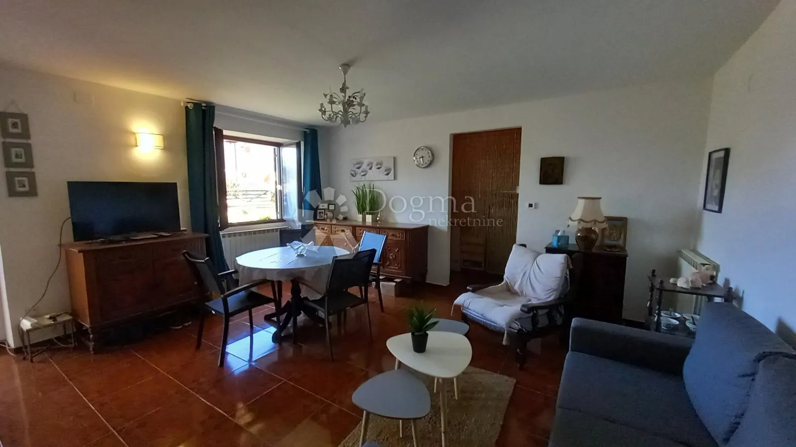 prostrana kuća s dva apartmana u mirnom okruženju blizu brtonigle - slika 3